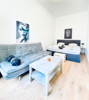 5BR Shared Apt Ideal for Groups 7 Min to Westbahnhof
